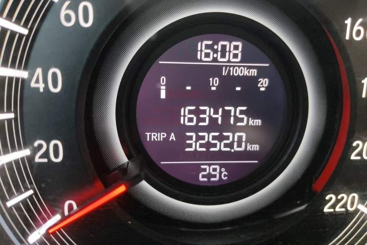Used Honda Odyssey 2017 2.4L Smart Edition Odometer Close Up