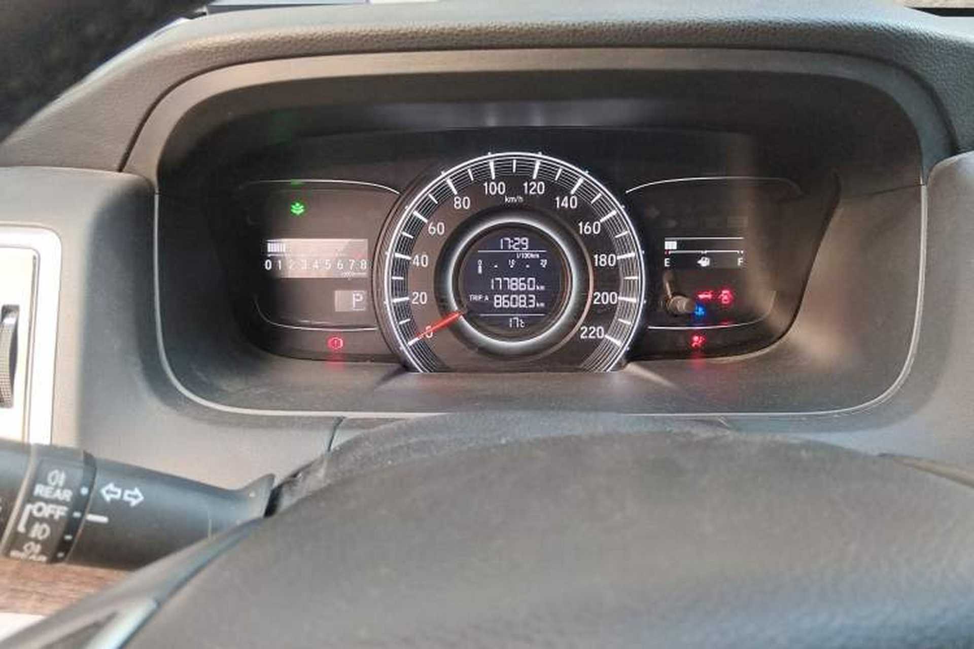 Used Honda Odyssey 2017 2.4L Smart Edition Odometer Close Up