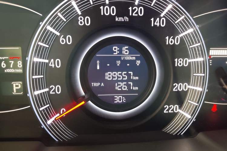 Used Honda Odyssey 2017 2.4L Luxury Edition Odometer Close Up
