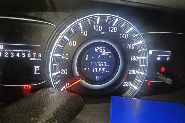 Used Honda Odyssey 2017 2.4L Luxury Edition Odometer Close Up