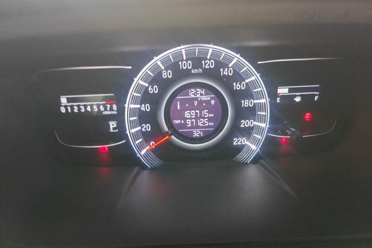 Used Honda Odyssey 2017 2.4L Smart Edition Odometer Close Up