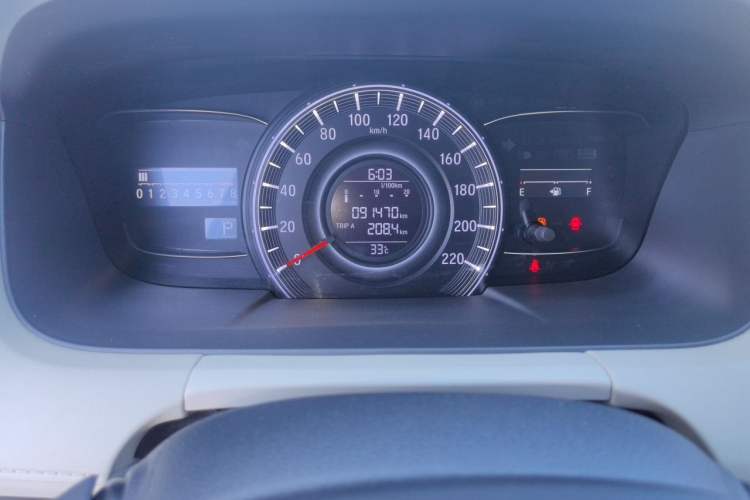 Used Honda Odyssey 2017 2.4L Luxury Edition Odometer Close Up