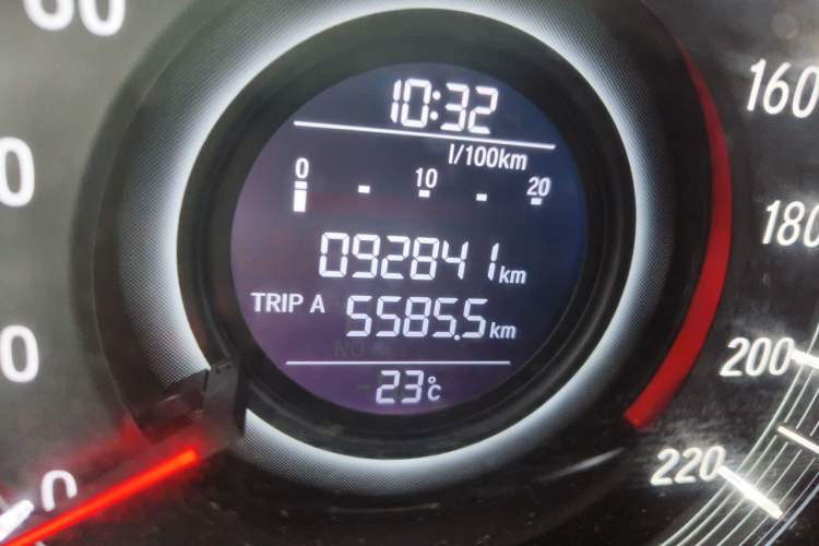 Used Honda Odyssey 2017 2.4L Smart Edition Odometer Close Up