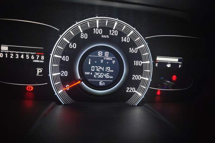 Used Honda Odyssey 2017 2.4L Comfort Edition Odometer Close Up