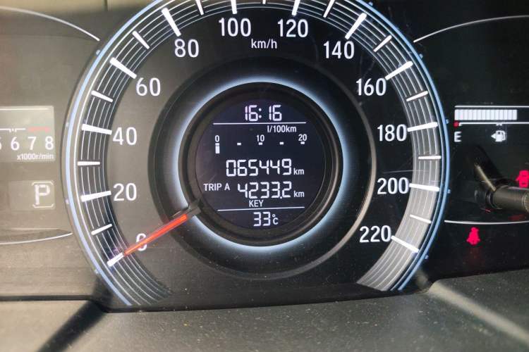 Used Honda Odyssey 2017 2.4L Luxury Edition Odometer Close Up