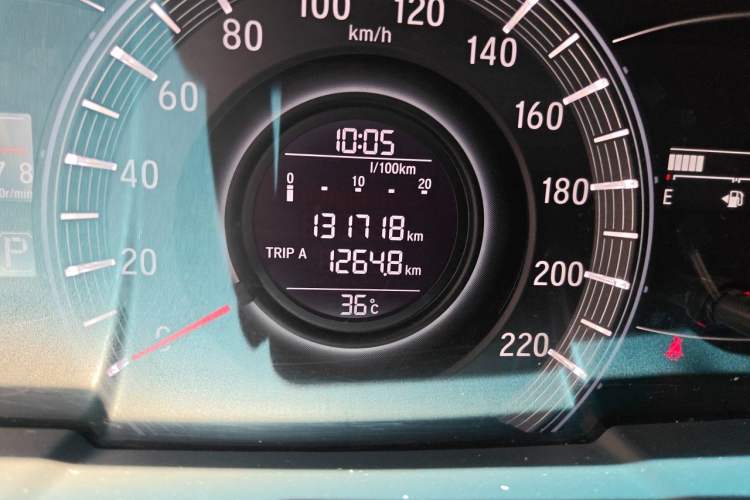 Used Honda Odyssey 2017 2.4L Luxury Edition Odometer Close Up