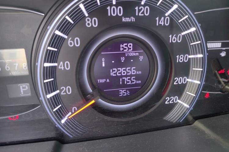 Used Honda Odyssey 2017 2.4L Smart Edition Odometer Close Up