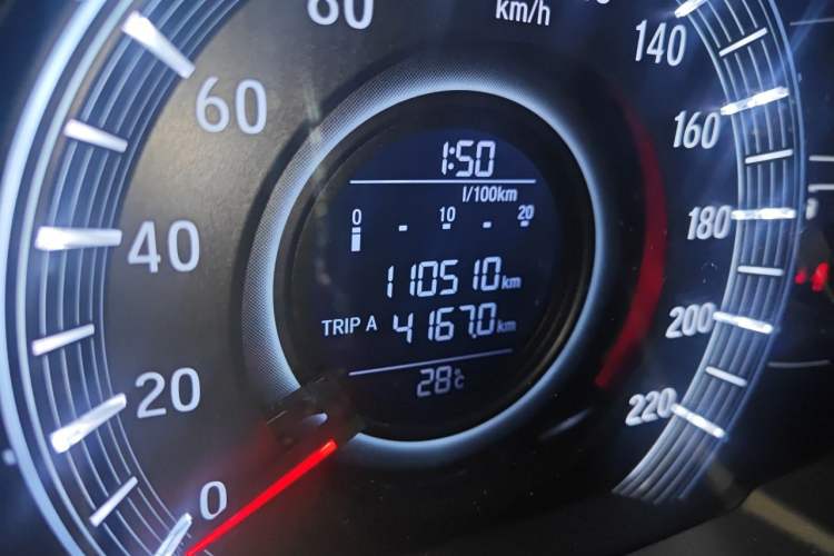 Used Honda Odyssey 2017 2.4L Luxury Edition Odometer Close Up