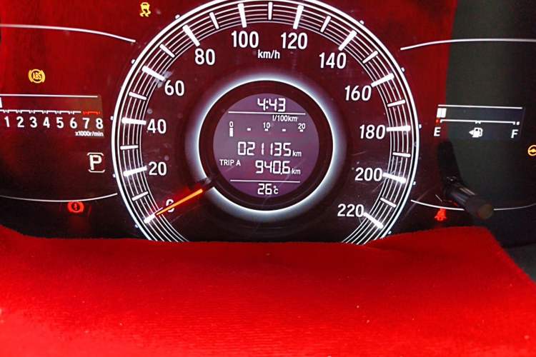 Used Honda Odyssey 2017 2.4L Luxury Edition Odometer Close Up
