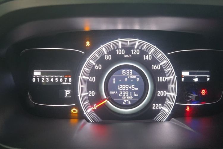 Used Honda Odyssey 2017 2.4L Smart Edition Odometer Close Up