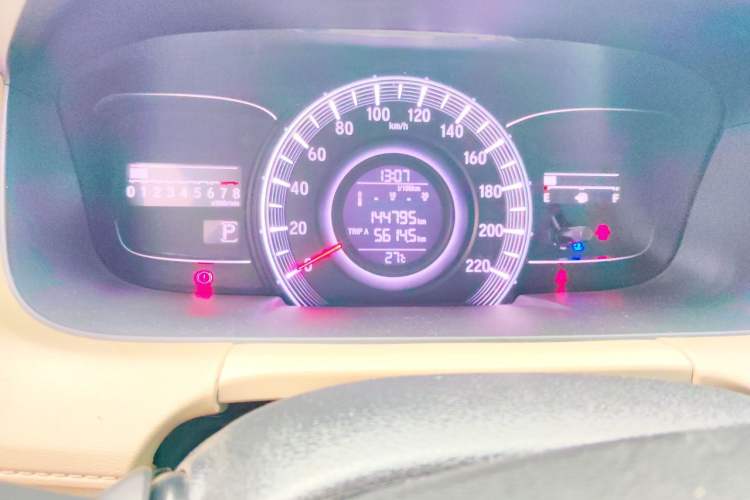 Used Honda Odyssey 2017 2.4L Luxury Edition Odometer Close Up