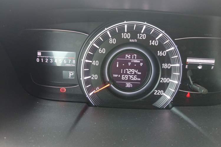 Used Honda Odyssey 2017 2.4L Luxury Edition Odometer Close Up