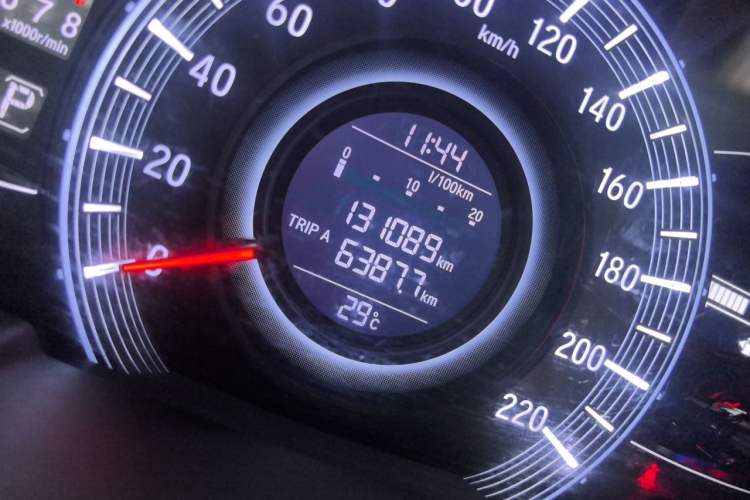 Used Honda Odyssey 2017 2.4L Luxury Edition Odometer Close Up