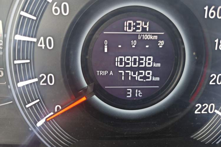 Used Honda Odyssey 2017 2.4L Luxury Edition Odometer Close Up