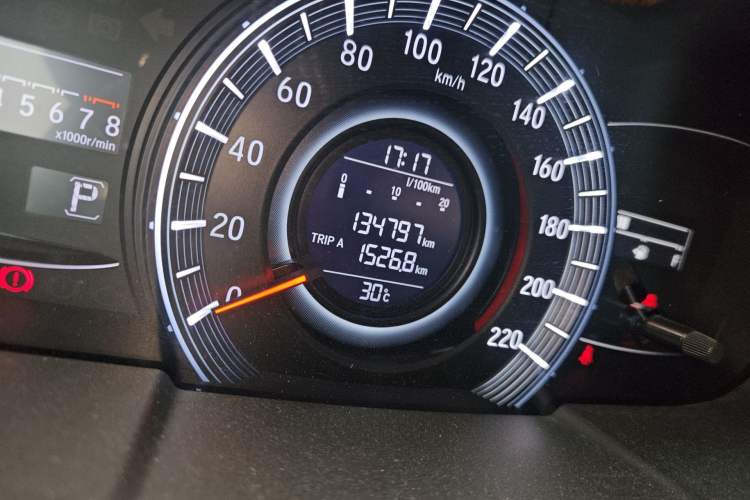 Used Honda Odyssey 2017 2.4L Smart Edition Odometer Close Up