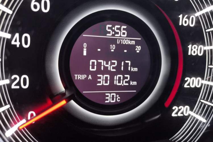 Used Honda Odyssey 2017 2.4L Smart Edition Odometer Close Up
