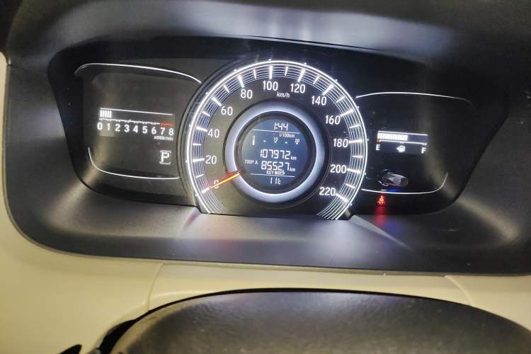 Used Honda Odyssey 2017 2.4L Luxury Edition Odometer Close Up