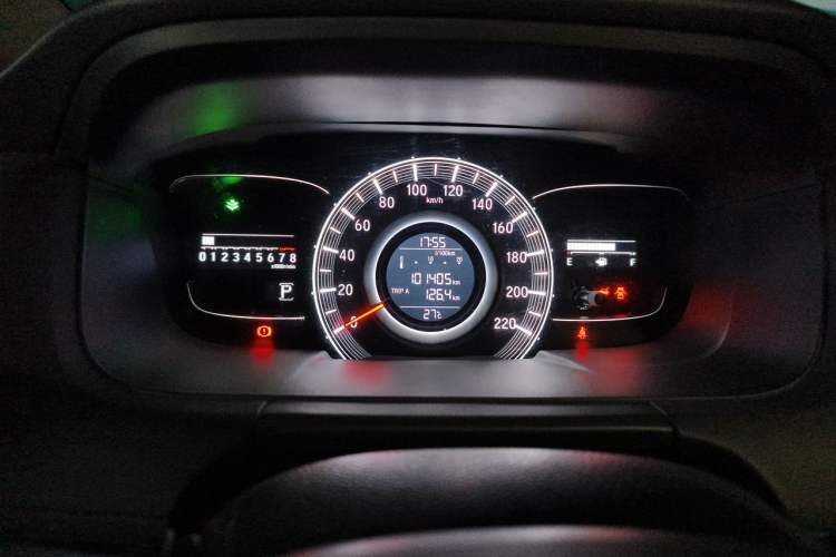 Used Honda Odyssey 2017 2.4L Smart Edition Odometer Close Up