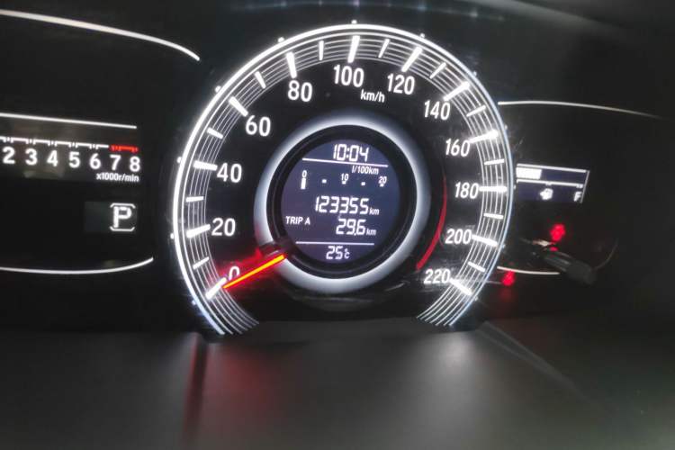 Used Honda Odyssey 2017 2.4L Luxury Edition Odometer Close Up