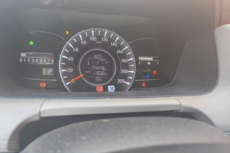 Used Honda Odyssey 2017 2.4L Luxury Edition Odometer Close Up