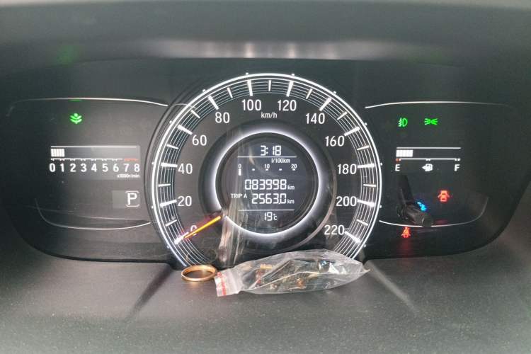 Used Honda Odyssey 2017 2.4L Smart Edition Odometer Close Up