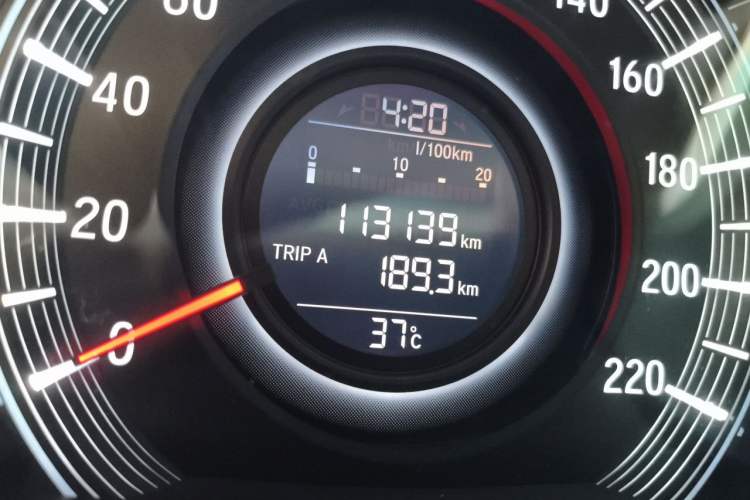 Used Honda Odyssey 2017 2.4L Luxury Edition Odometer Close Up