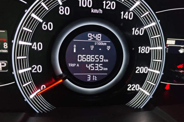 Used Honda Odyssey 2017 2.4L Luxury Edition Odometer Close Up