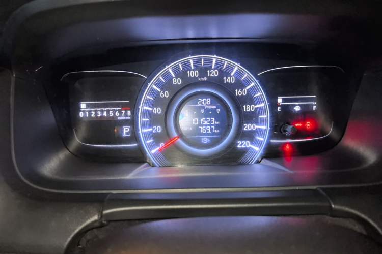 Used Honda Odyssey 2017 2.4L Smart Edition Odometer Close Up