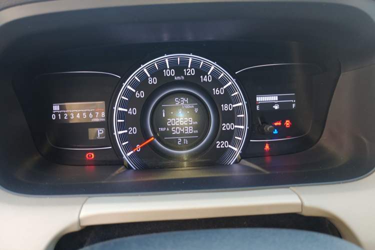 Used Honda Odyssey 2017 2.4L Luxury Edition Odometer Close Up