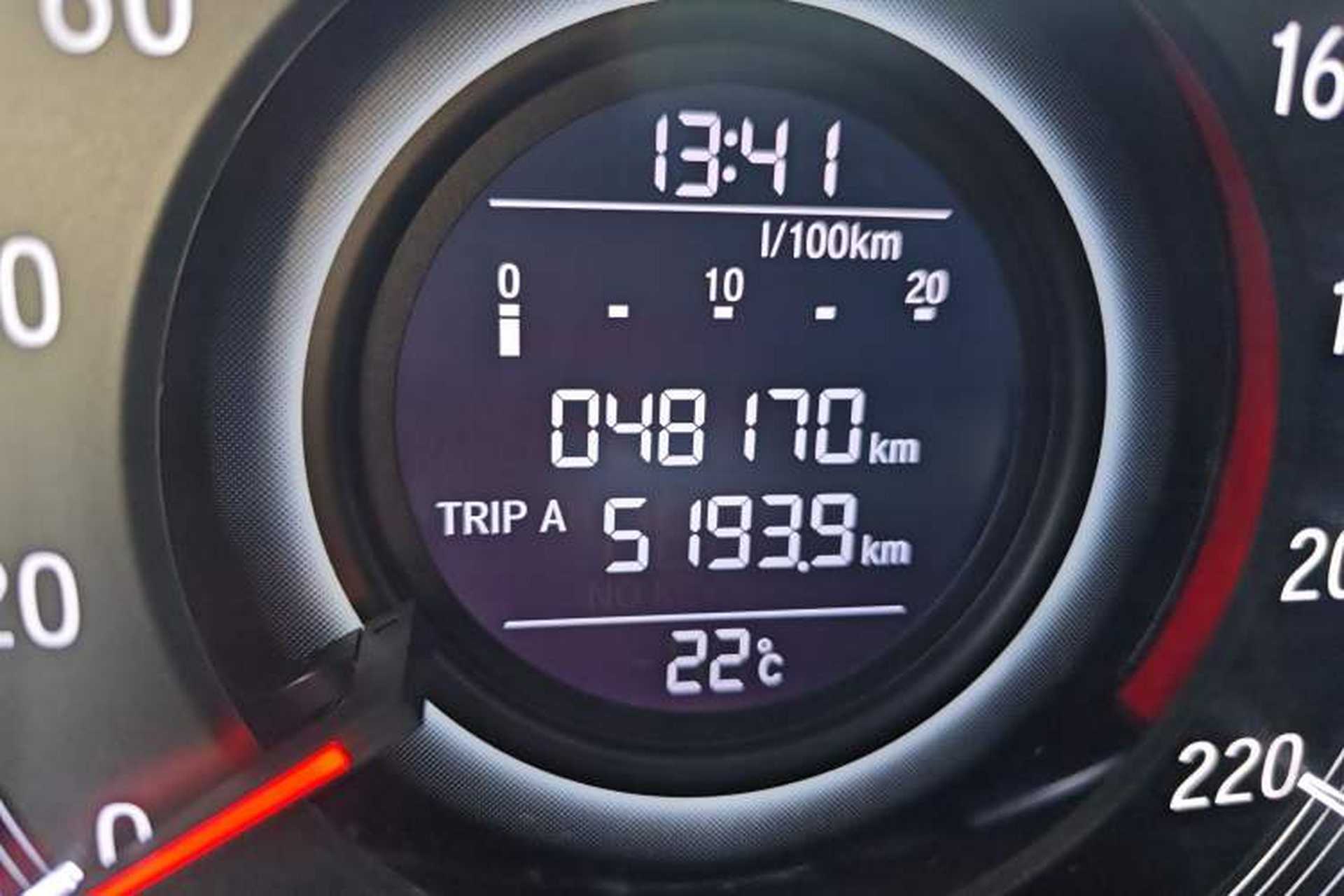 Used Honda Odyssey 2017 2.4L Luxury Edition Odometer Close Up