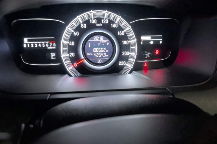 Used Honda Odyssey 2017 2.4L Smart Edition Odometer Close Up