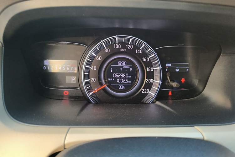 Used Honda Odyssey 2017 2.4L Luxury Edition Odometer Close Up