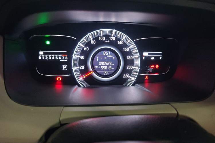 Used Honda Odyssey 2017 2.4L Luxury Edition Odometer Close Up