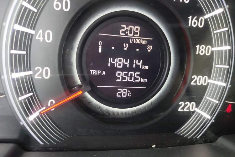 Used Honda Odyssey 2017 2.4L Smart Edition Odometer Close Up