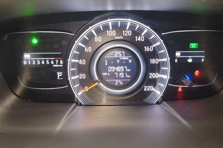 Used Honda Odyssey 2017 2.4L Smart Edition Odometer Close Up