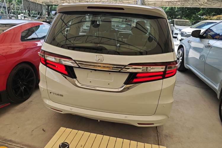 Used Honda Odyssey 2017 2.4L Luxury Edition Rear