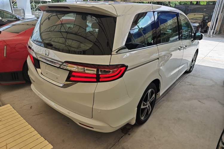 Used Honda Odyssey 2017 2.4L Luxury Edition Rear Right 45 Deg