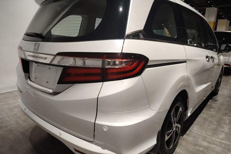 Used Honda Odyssey 2017 2.4L Luxury Edition Rear Right 45 Deg