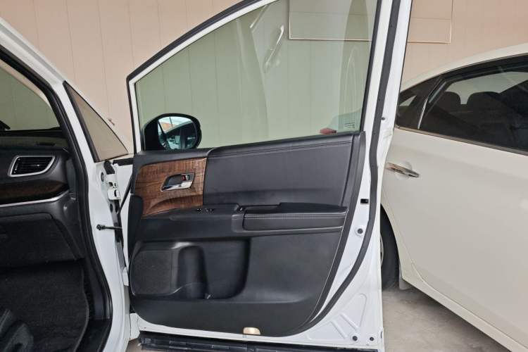 Used Honda Odyssey 2017 2.4L Smart Edition Right Front Door Interior
