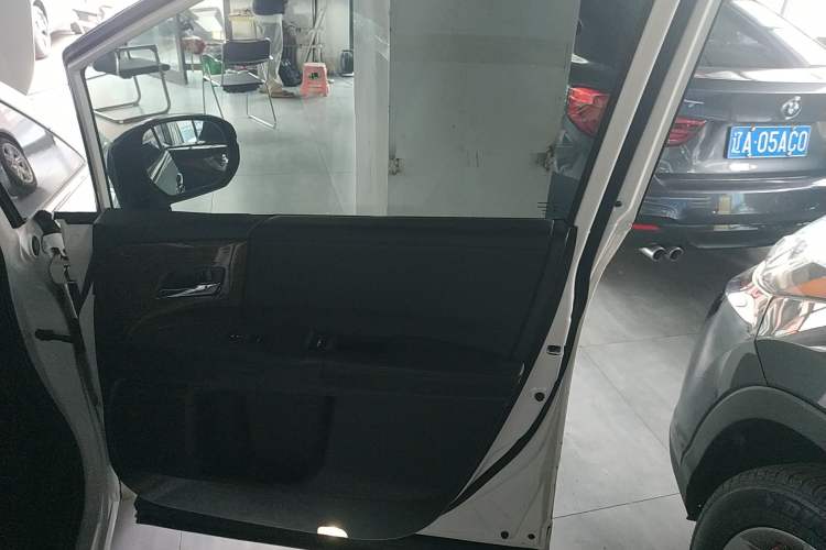 Used Honda Odyssey 2017 2.4L Smart Edition Right Front Door Interior