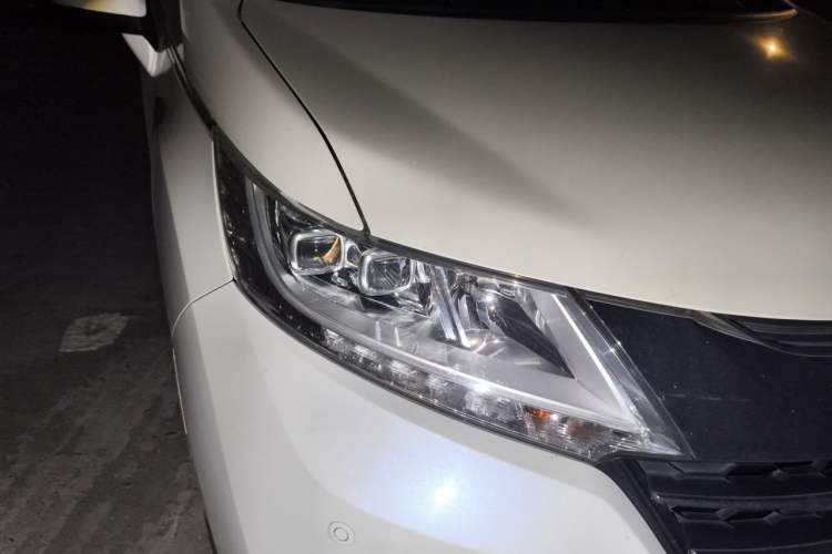 Used Honda Odyssey 2017 2.4L Smart Edition Right Front Headlight