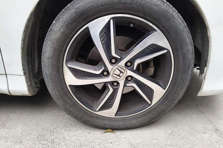 Used Honda Odyssey 2017 2.4L Luxury Edition Right Front Wheel Hub