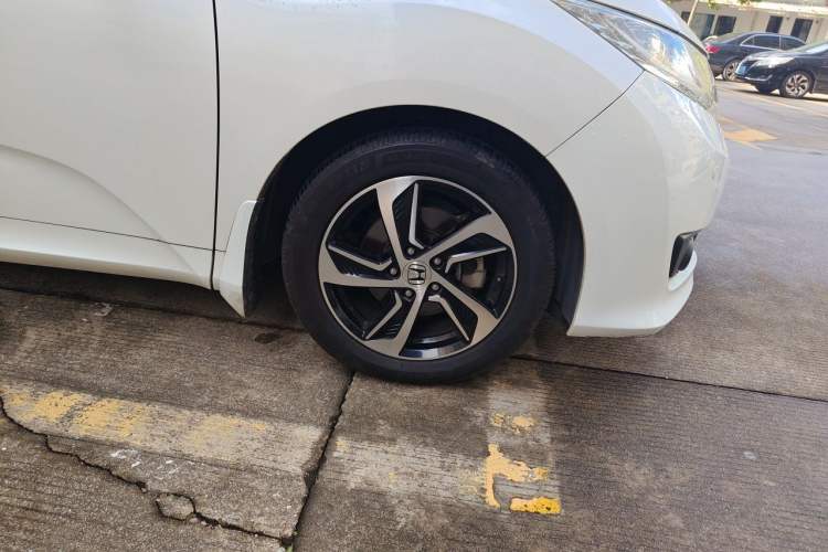 Used Honda Odyssey 2017 2.4L Luxury Edition Right Front Wheel Hub