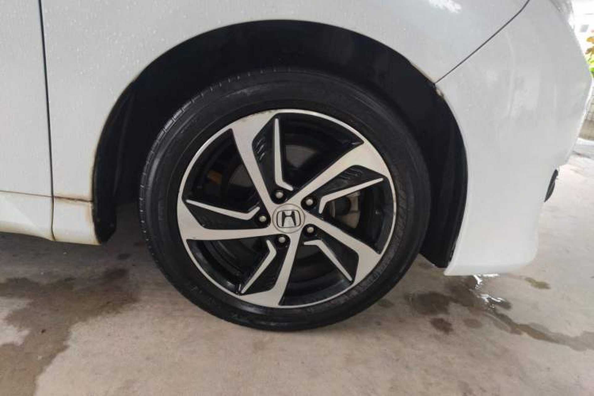 Used Honda Odyssey 2017 2.4L Smart Edition Right Front Wheel Hub