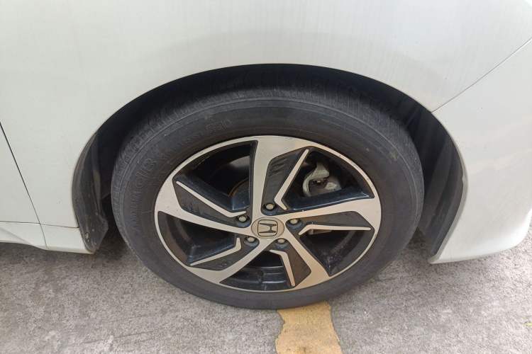 Used Honda Odyssey 2017 2.4L Luxury Edition Right Front Wheel Hub