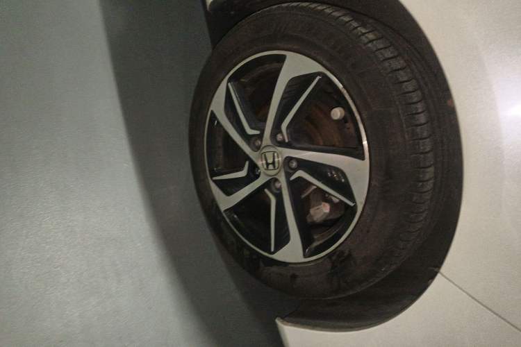 Used Honda Odyssey 2017 2.4L Luxury Edition Right Front Wheel Hub