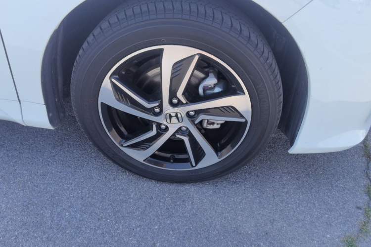Used Honda Odyssey 2017 2.4L Luxury Edition Right Front Wheel Hub