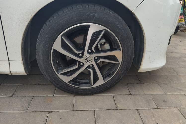 Used Honda Odyssey 2017 2.4L Luxury Edition Right Front Wheel Hub