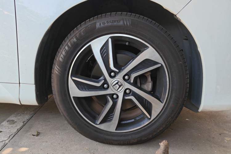 Used Honda Odyssey 2017 2.4L Luxury Edition Right Front Wheel Hub