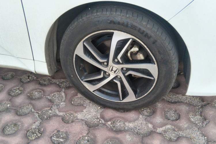 Used Honda Odyssey 2017 2.4L Smart Edition Right Front Wheel Hub